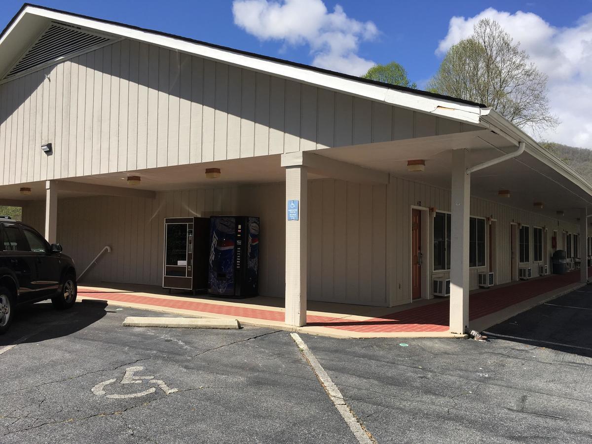 University Inn Cullowhee ภายนอก รูปภาพ